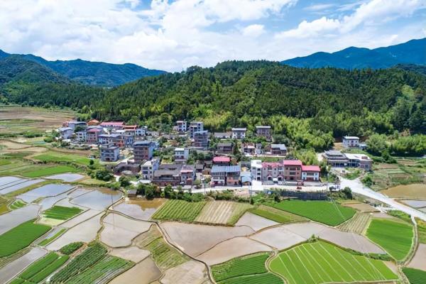 移民融合的小故事（移民融合之道，如何打破文化隔阂）