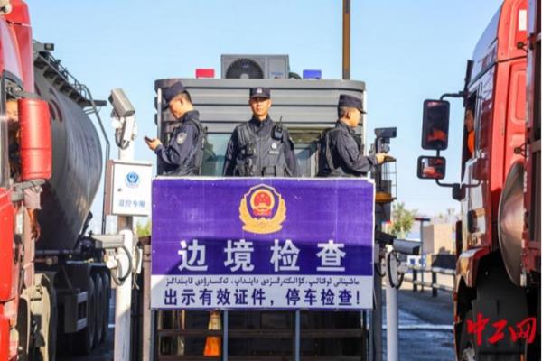 移民警察工作（移民管理警察坚守工作岗位）.