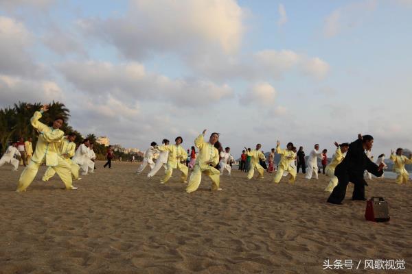 中国人在海边打太极图片真实（市民海边打太极拳）.