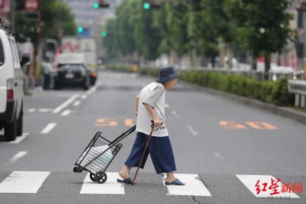 日本高龄者是多少岁以上（目前最高龄老人为115岁）.