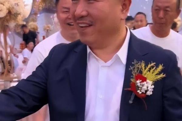 赵四参加刘能儿子婚礼后直播吐槽（早已结婚只为炒作）.