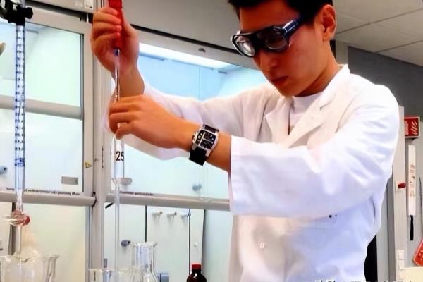 移民干什么比较稳赚钱（每周干4小时挣四五百）