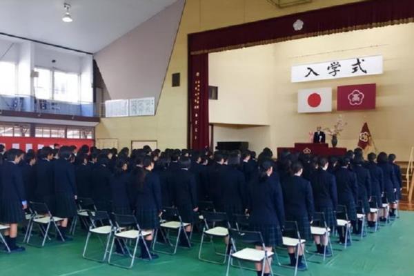 中国人在日本上大学的要求是什么（大量日本人学校建在中国）.