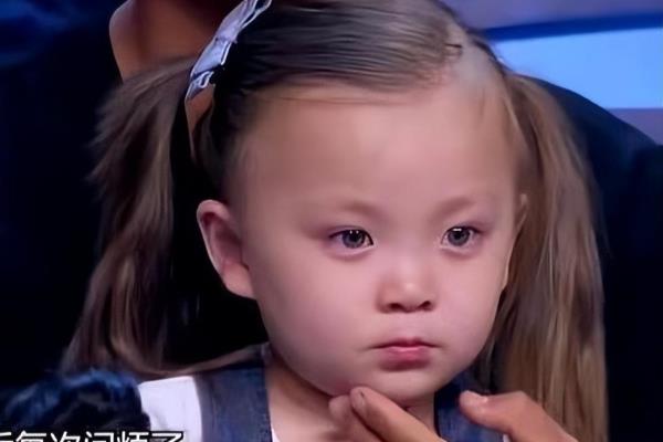 在中国出生的外籍宝宝（中国夫妻却生出个“混血儿”）.