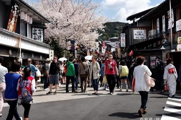 中国人在日本街头（日本街头）.