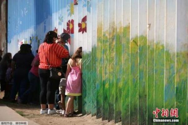 无证移民在德克萨斯（逾万无证移民在美得州跨境大桥下聚集）