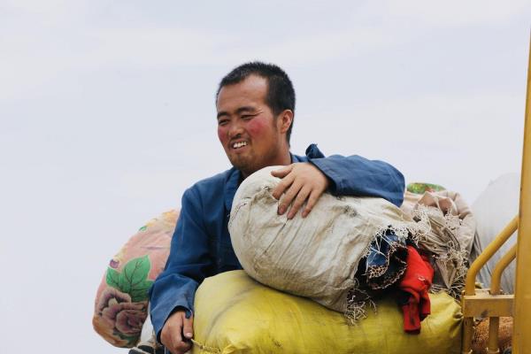 福建移民美国的电影（主演邵老五美国“非法移民”）.